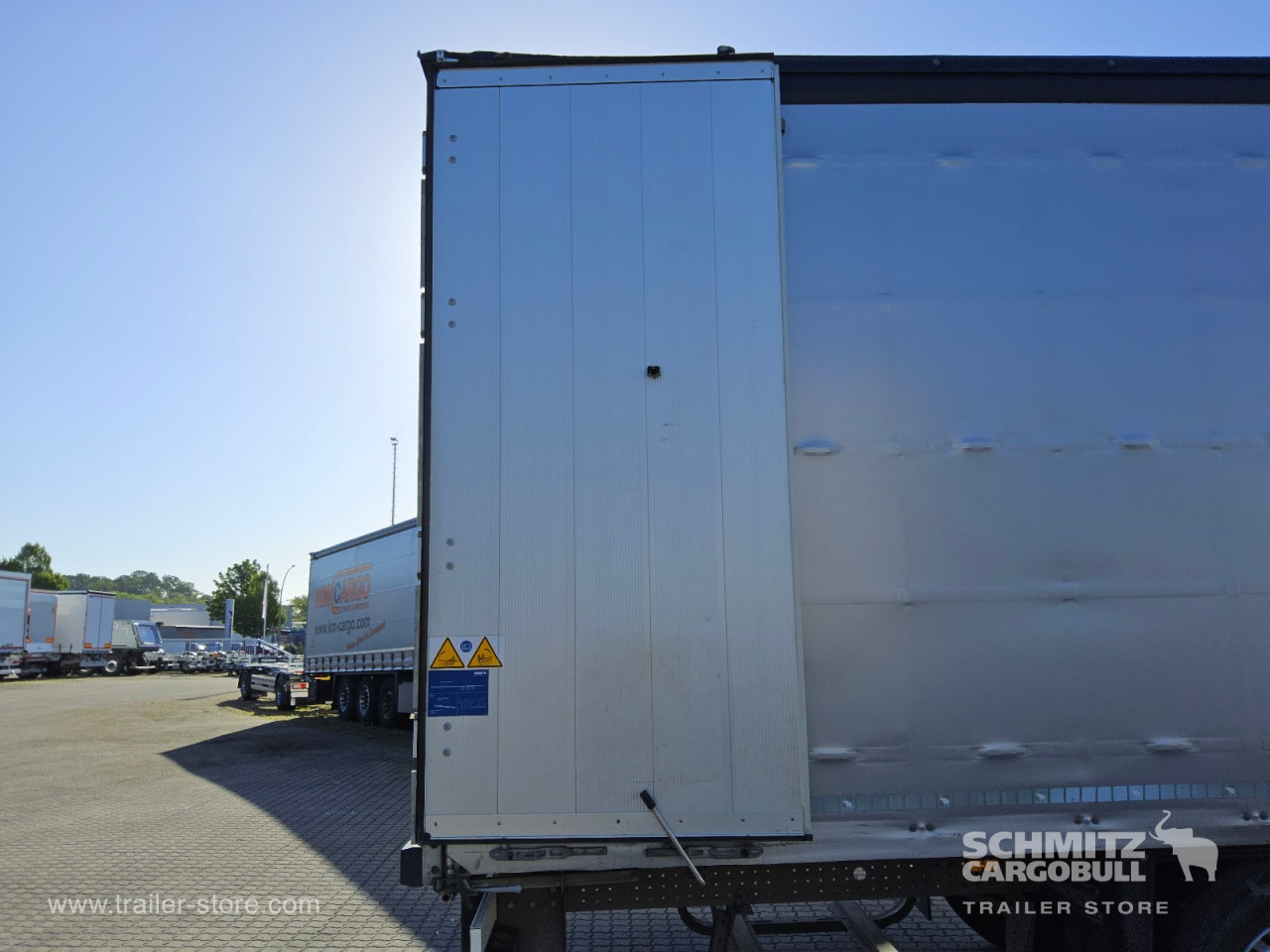 Schmitz Cargobull Curtainsider Standard Getränke 