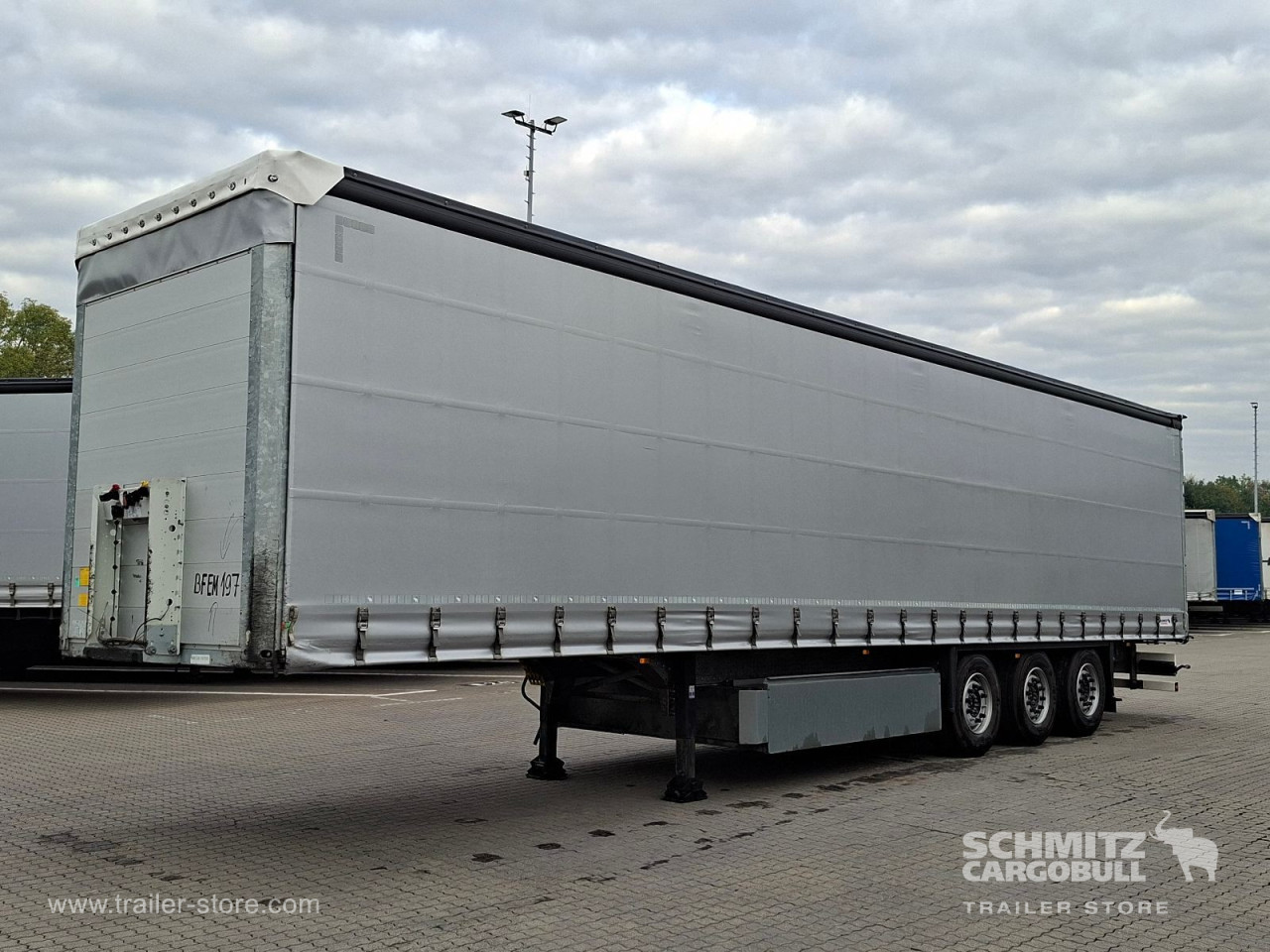Schmitz Cargobull Curtainsider Standard Getränke 