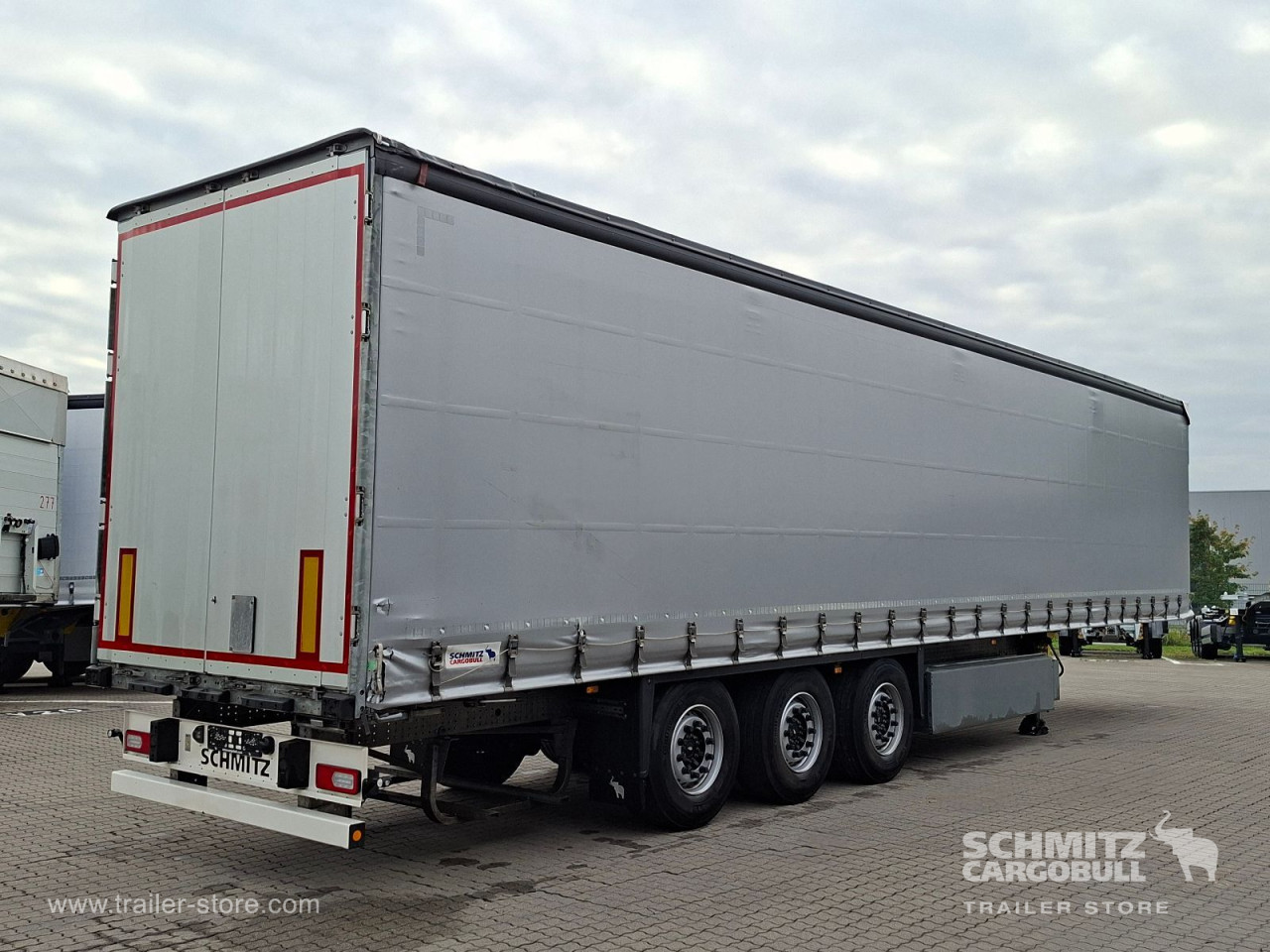 Schmitz Cargobull Curtainsider Standard Getränke 