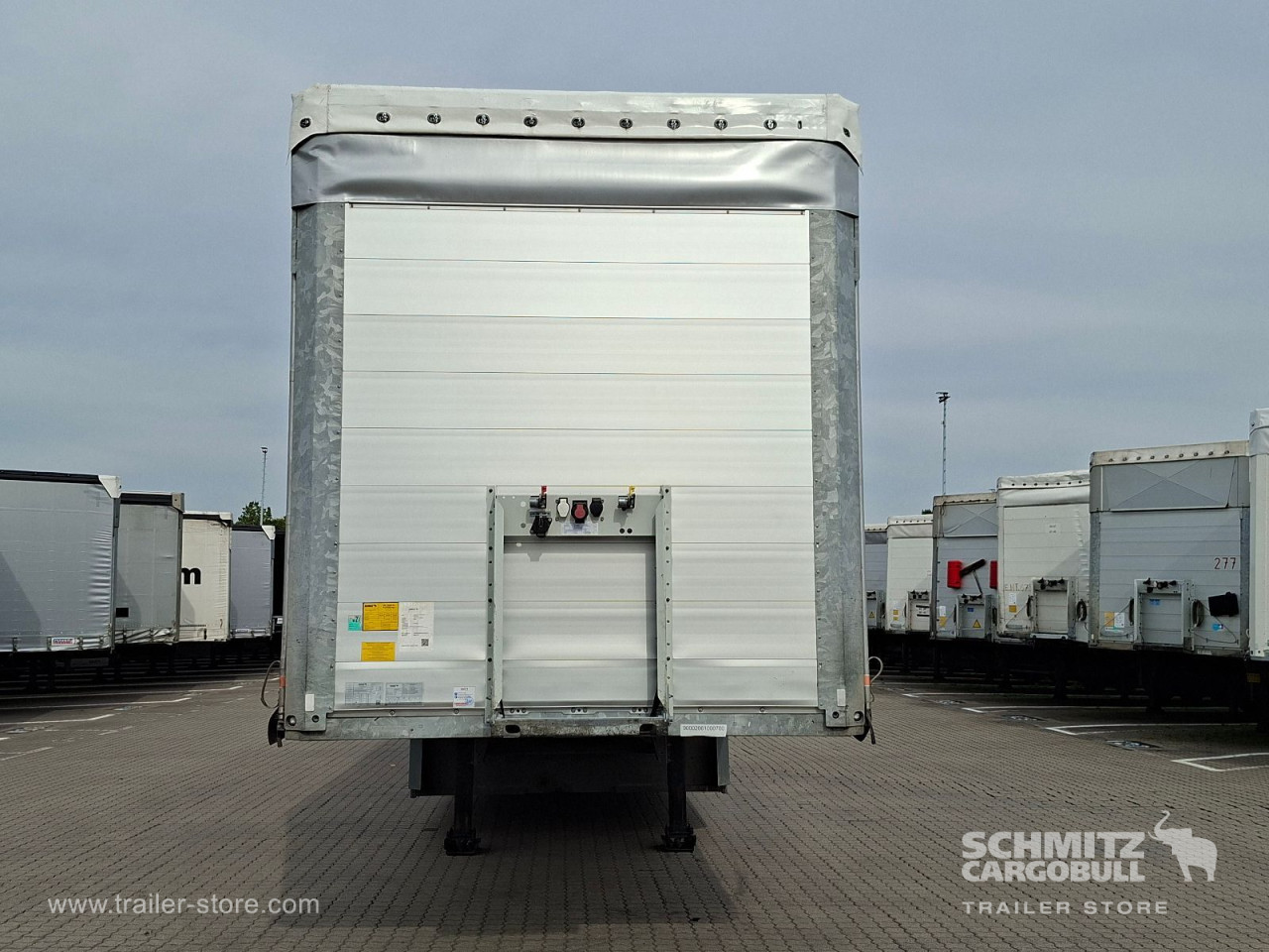 Schmitz Cargobull Curtainsider Standard Getränke 