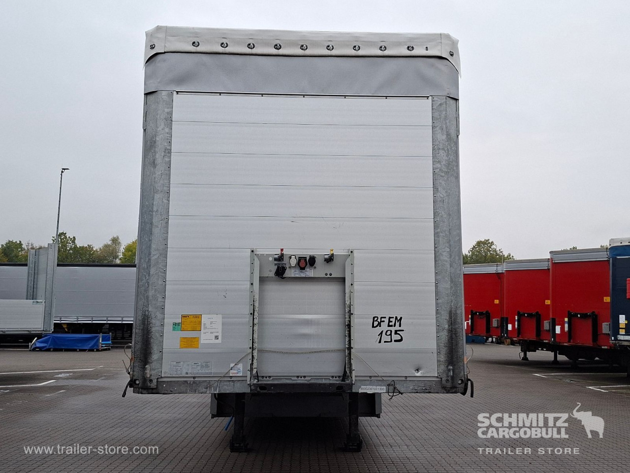 Schmitz Cargobull Curtainsider Standard Getränke 