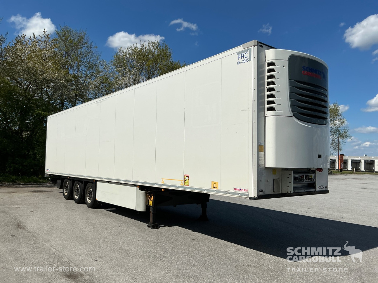 Schmitz Cargobull Reefer Meat hanging system 
