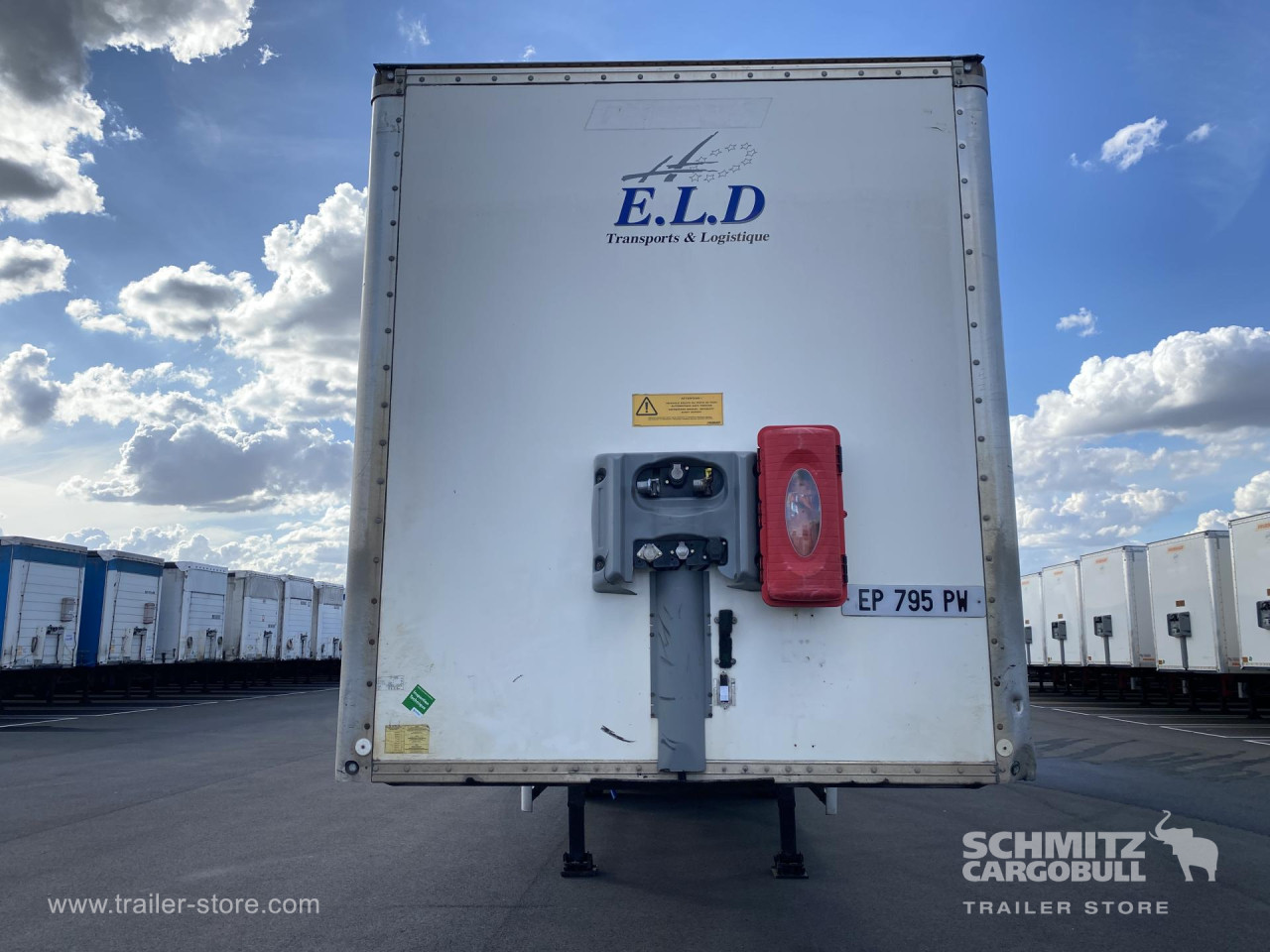 FRUEHAUF Semitrailer Dryfreight Standard Porte relevante 