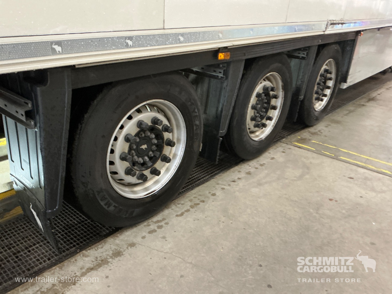 Schmitz Cargobull Reefer Meat hanging system 