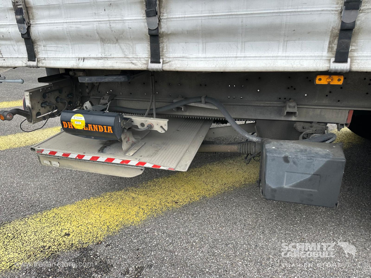 Schmitz Cargobull Semitrailer Curtainsider Standard Hayon 