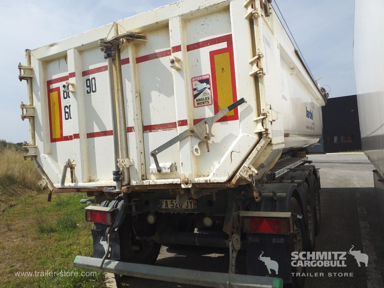 Schmitz Cargobull Semitrailer Tipper Steel half pipe body 26m³ 