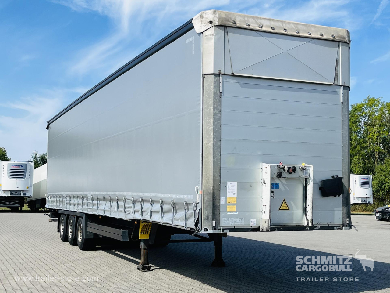 Schmitz Cargobull Curtainsider Mega Getränke 