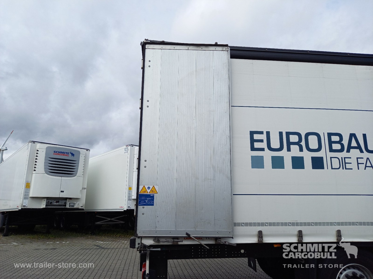 Schmitz Cargobull Curtainsider Standard Getränke 