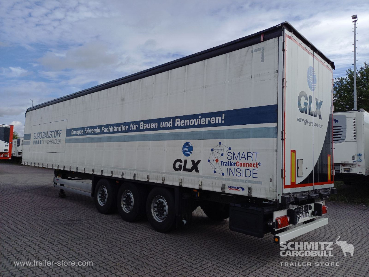 Schmitz Cargobull Curtainsider Standard Getränke 