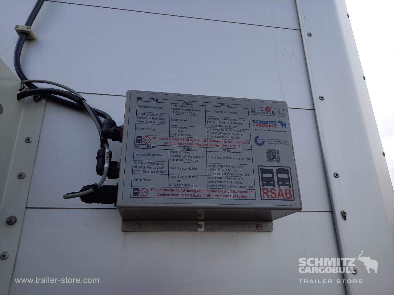 Schmitz Cargobull Curtainsider Standard Getränke 