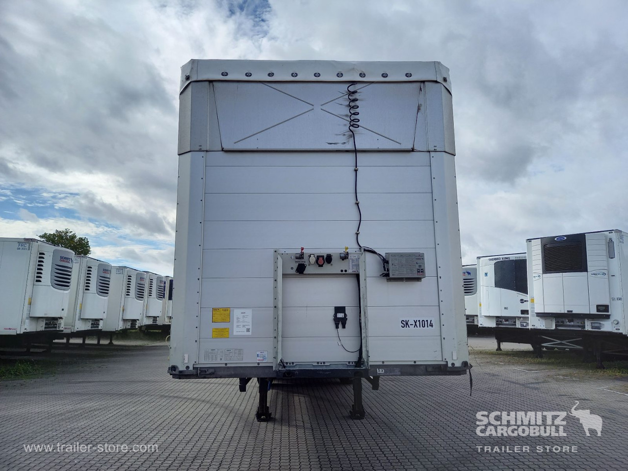 Schmitz Cargobull Curtainsider Standard Getränke 
