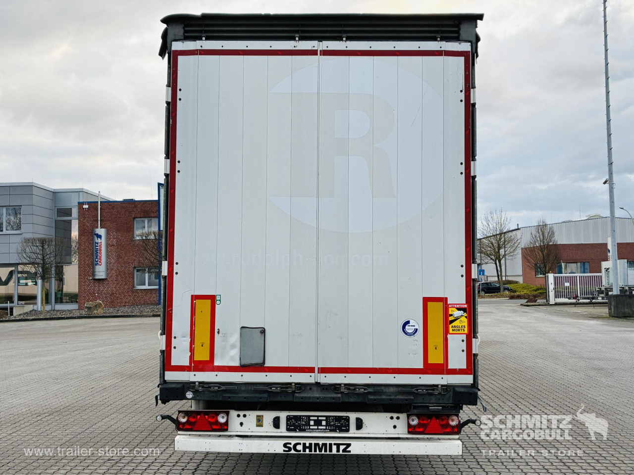 Schmitz Cargobull Curtainsider Mega Getränke 