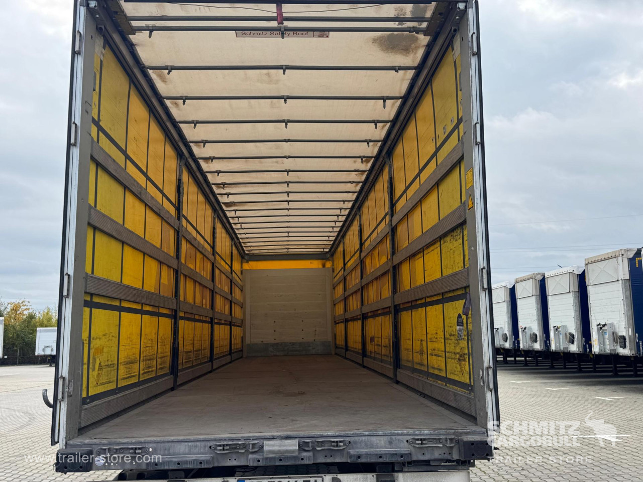 Schmitz Cargobull Curtainsider Standard 