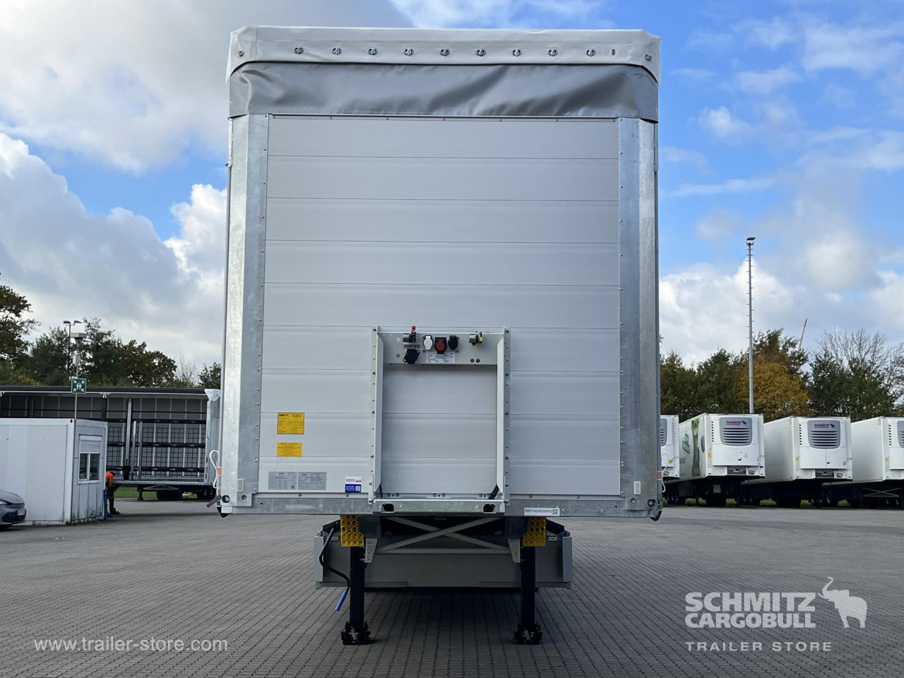 Schmitz Cargobull Curtainsider Standard Getränke 