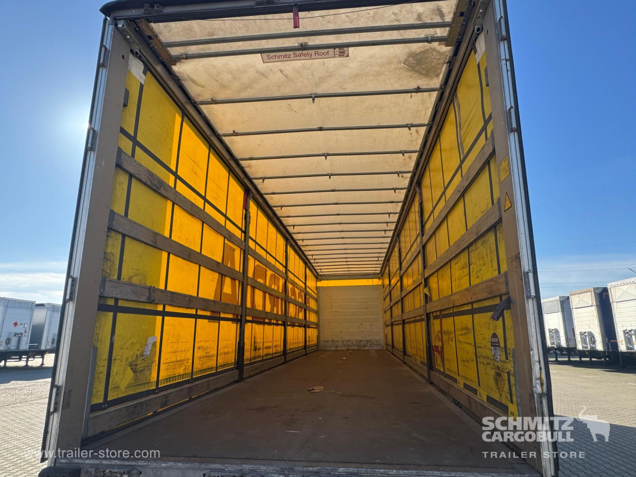Schmitz Cargobull Curtainsider Standard 