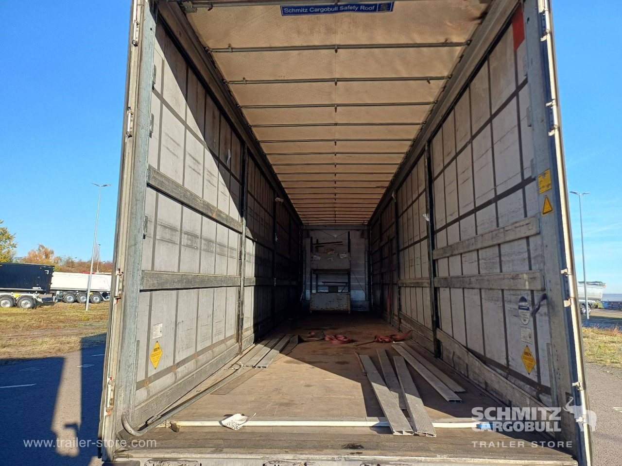 Schmitz Cargobull Curtainsider Mega 
