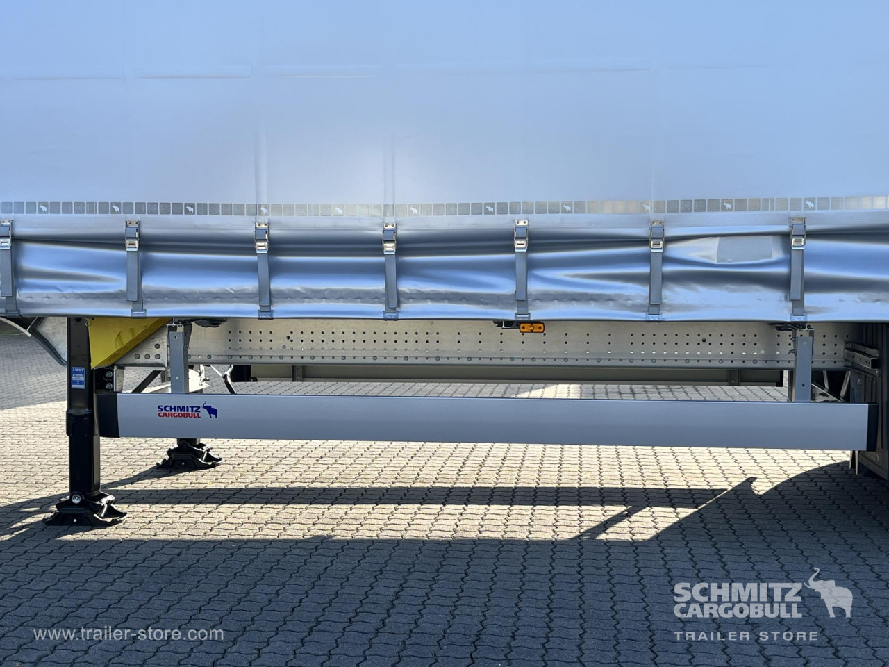 Schmitz Cargobull Curtainsider Mega Getränke 