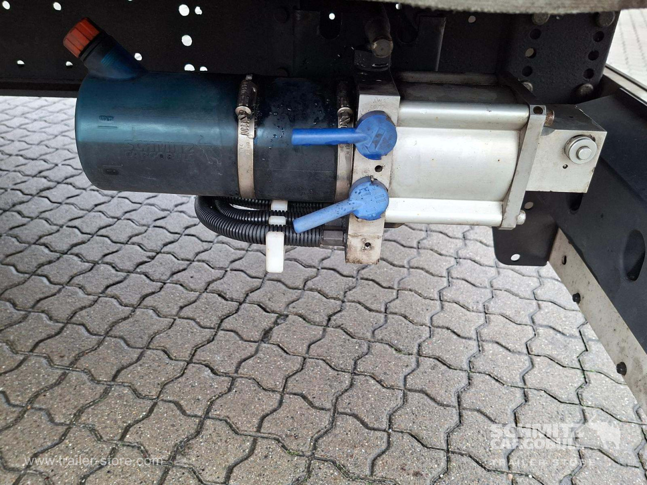 Schmitz Cargobull Curtainsider Mega Getränke 
