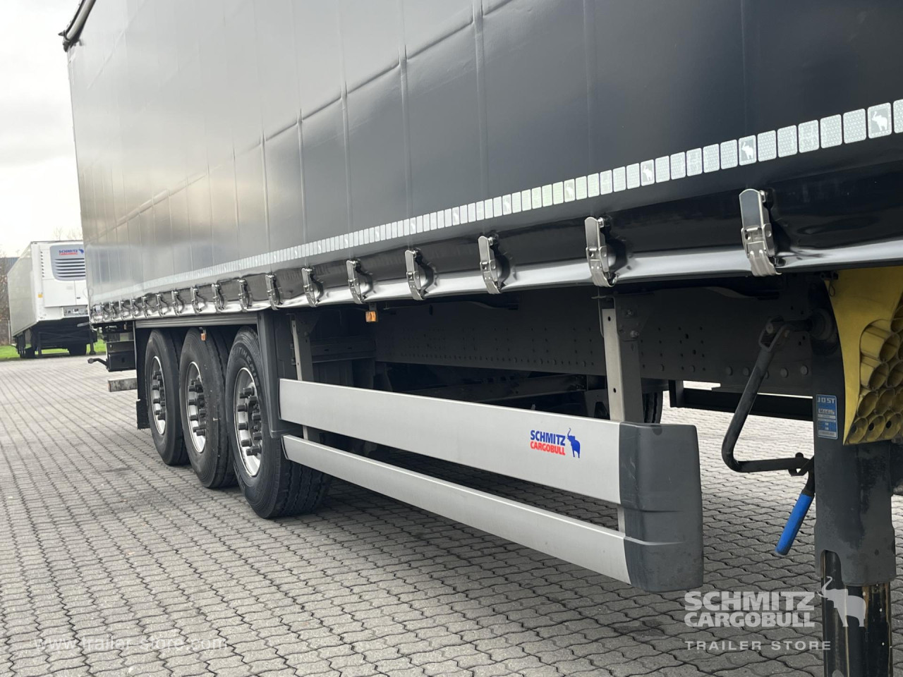 Schmitz Cargobull Curtainsider Standard Getränke 
