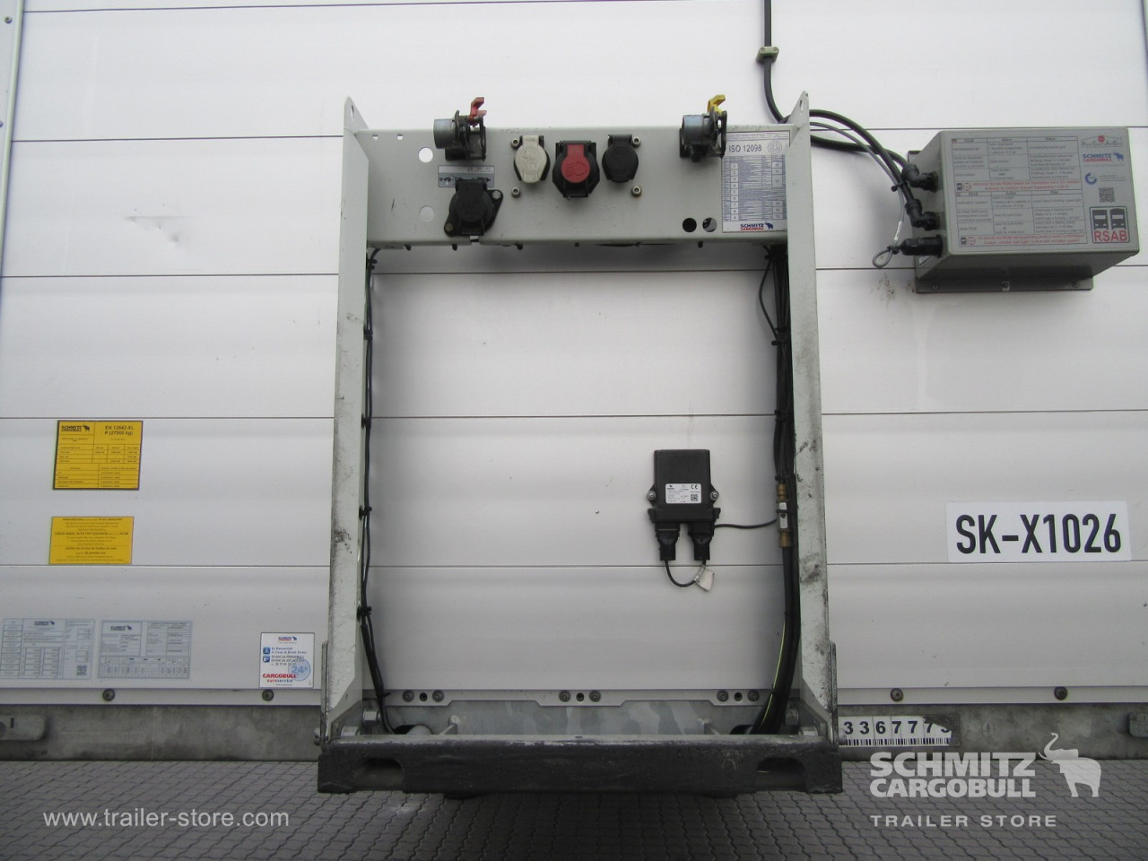 Schmitz Cargobull Curtainsider Standard Getränke 