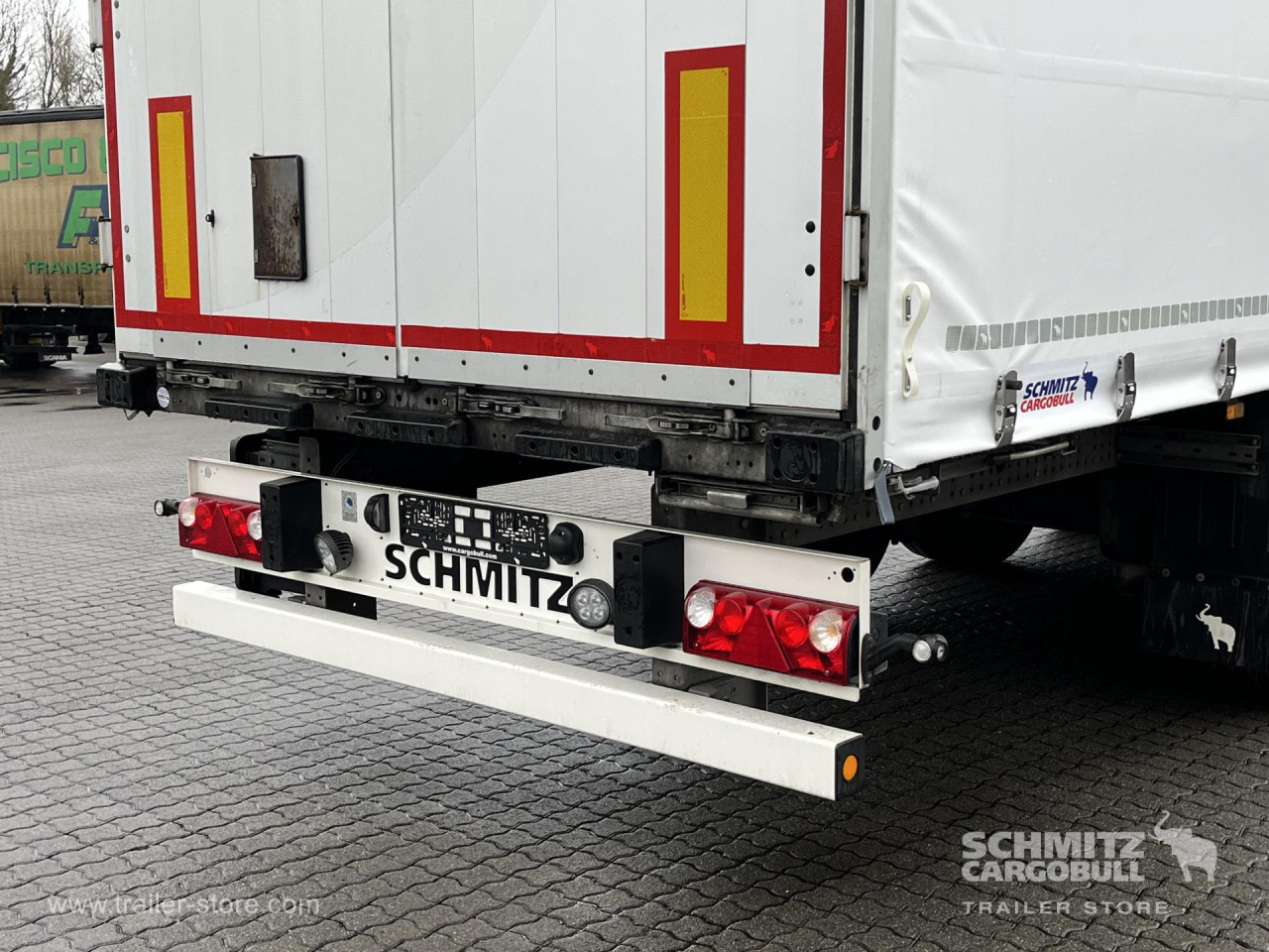 Schmitz Cargobull Curtainsider Standard Getränke 