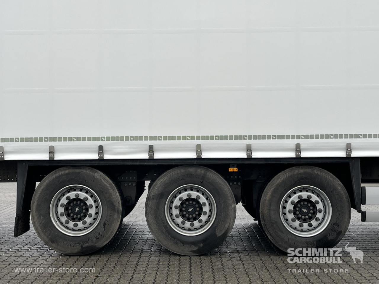 Schmitz Cargobull Curtainsider Standard Getränke 