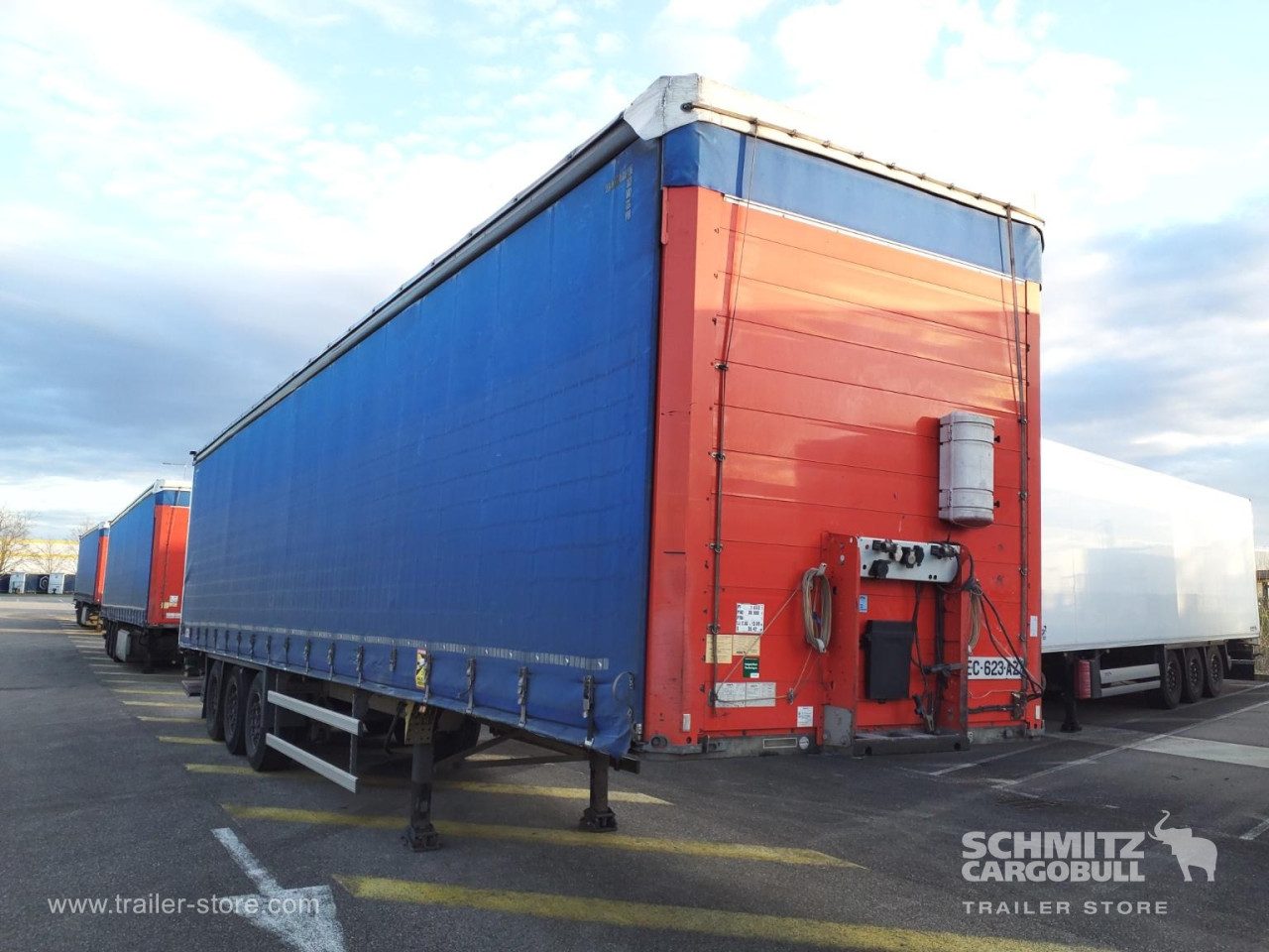 Schmitz Cargobull Semitrailer Curtainsider Standard Hayon 