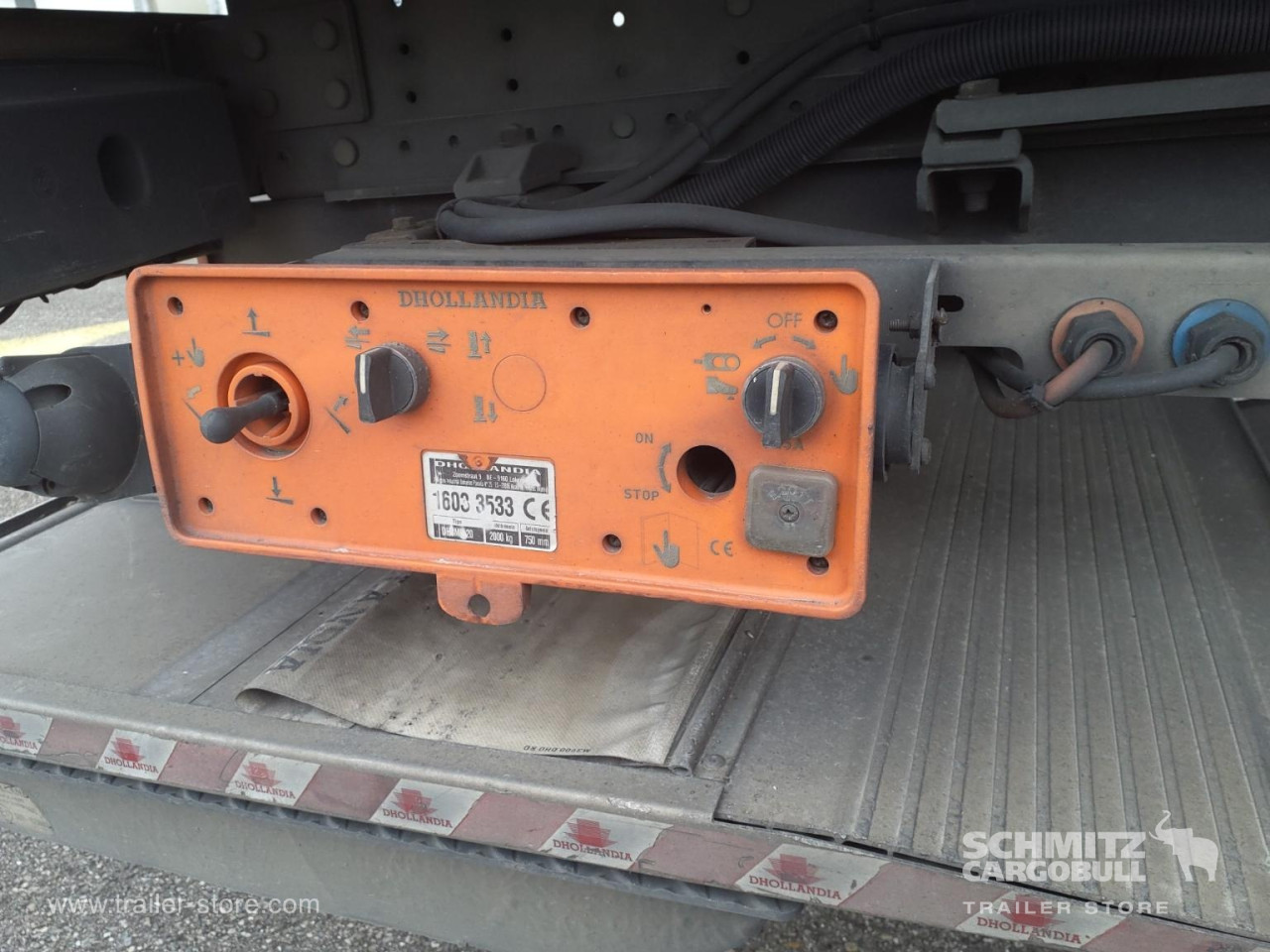 Schmitz Cargobull Semitrailer Curtainsider Standard Hayon 