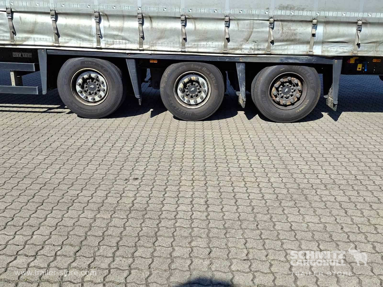 Schmitz Cargobull Curtainsider Coil Getränke 