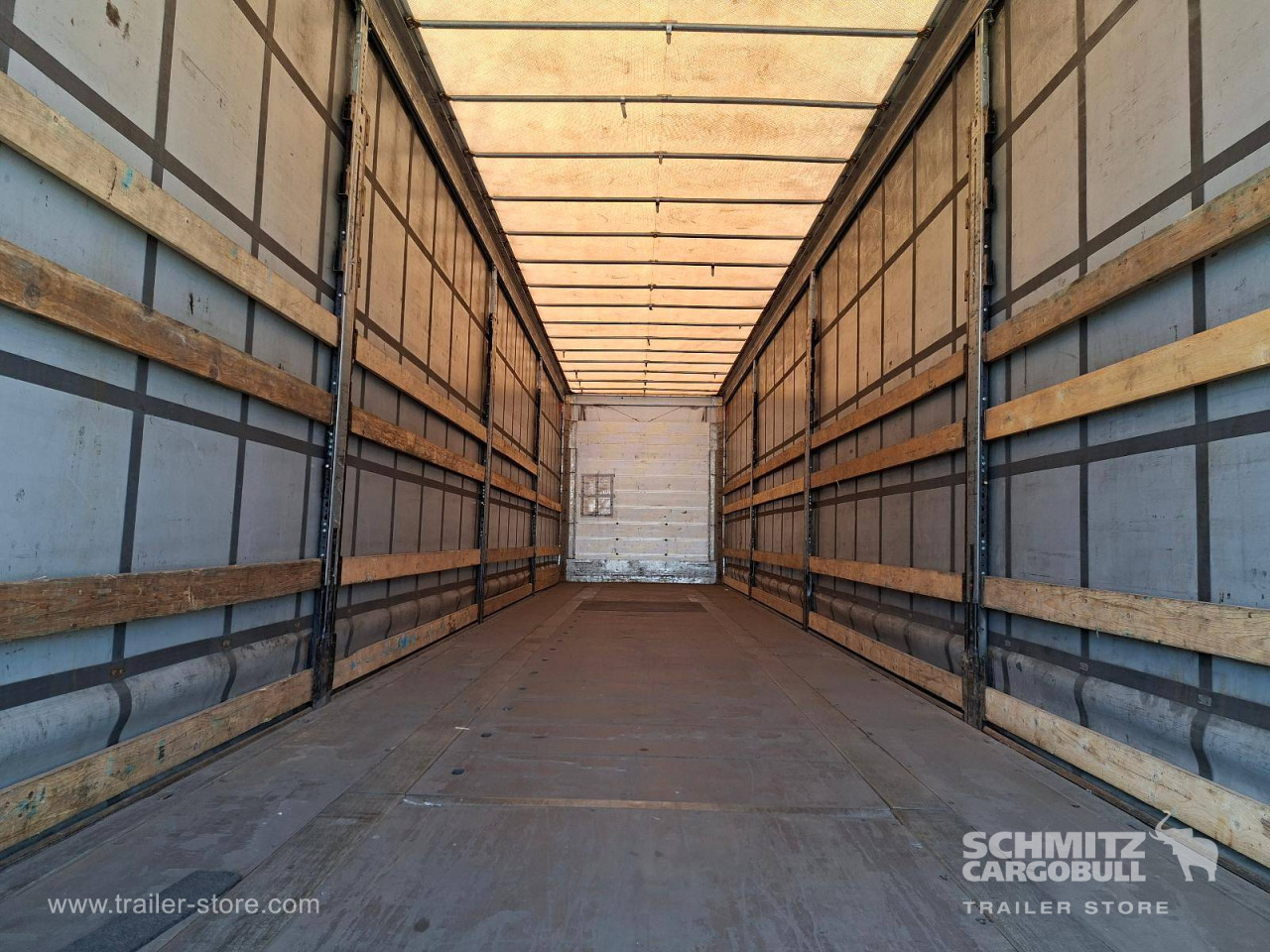 Schmitz Cargobull Curtainsider Coil Getränke 