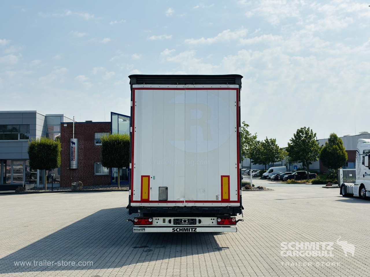 Schmitz Cargobull Curtainsider Mega Getränke 