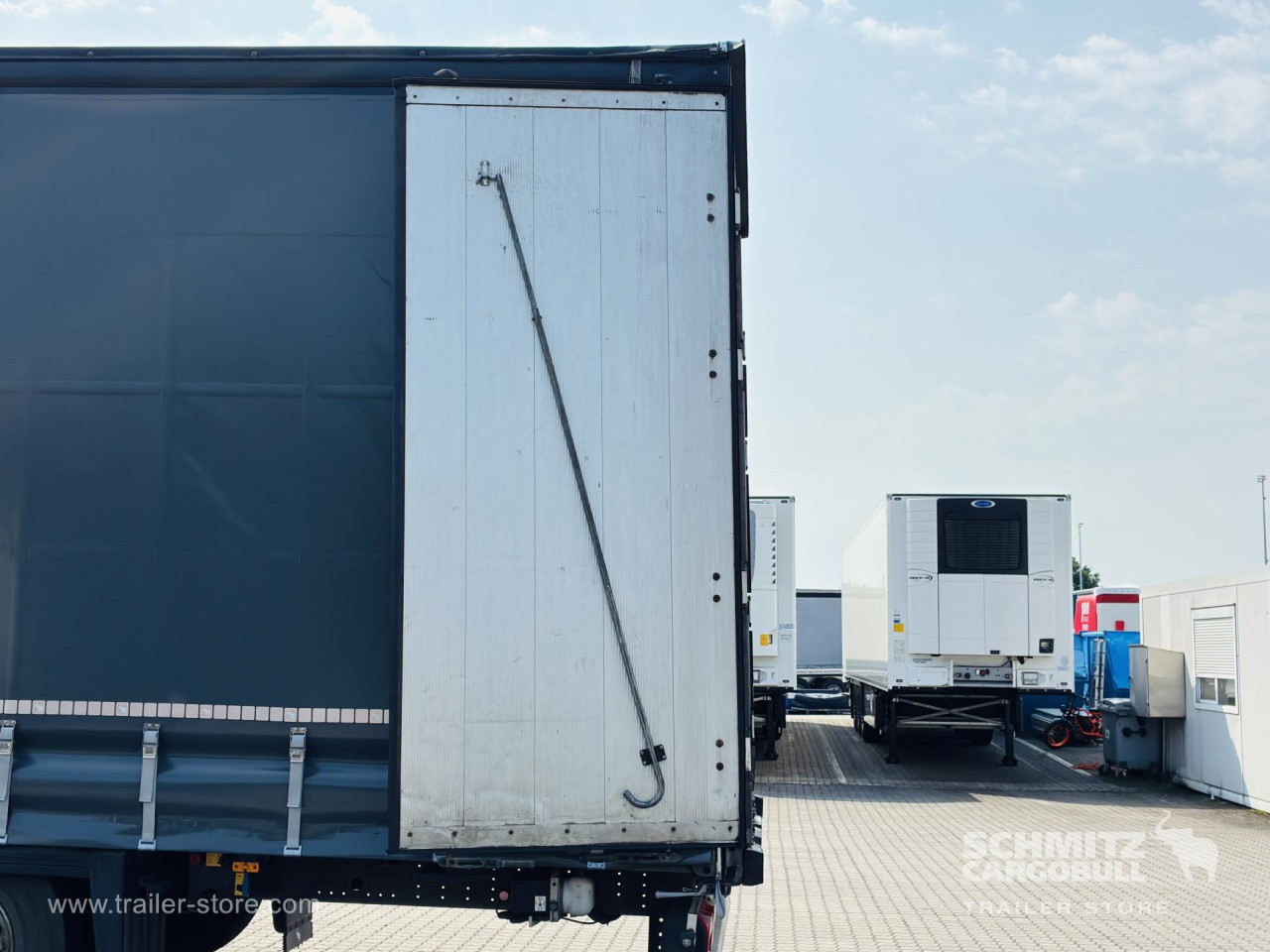 Schmitz Cargobull Curtainsider Mega Getränke 