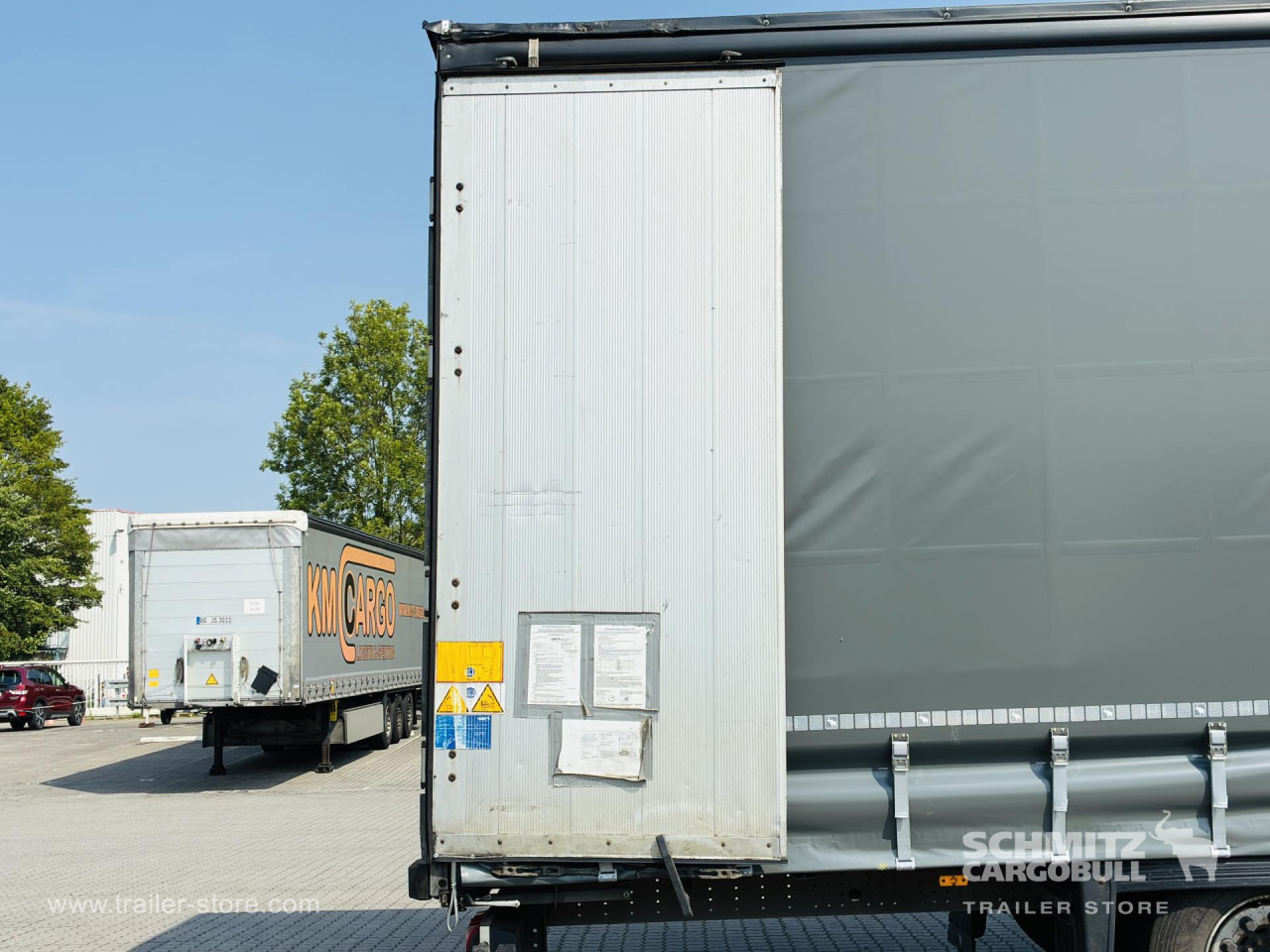Schmitz Cargobull Curtainsider Mega Getränke 