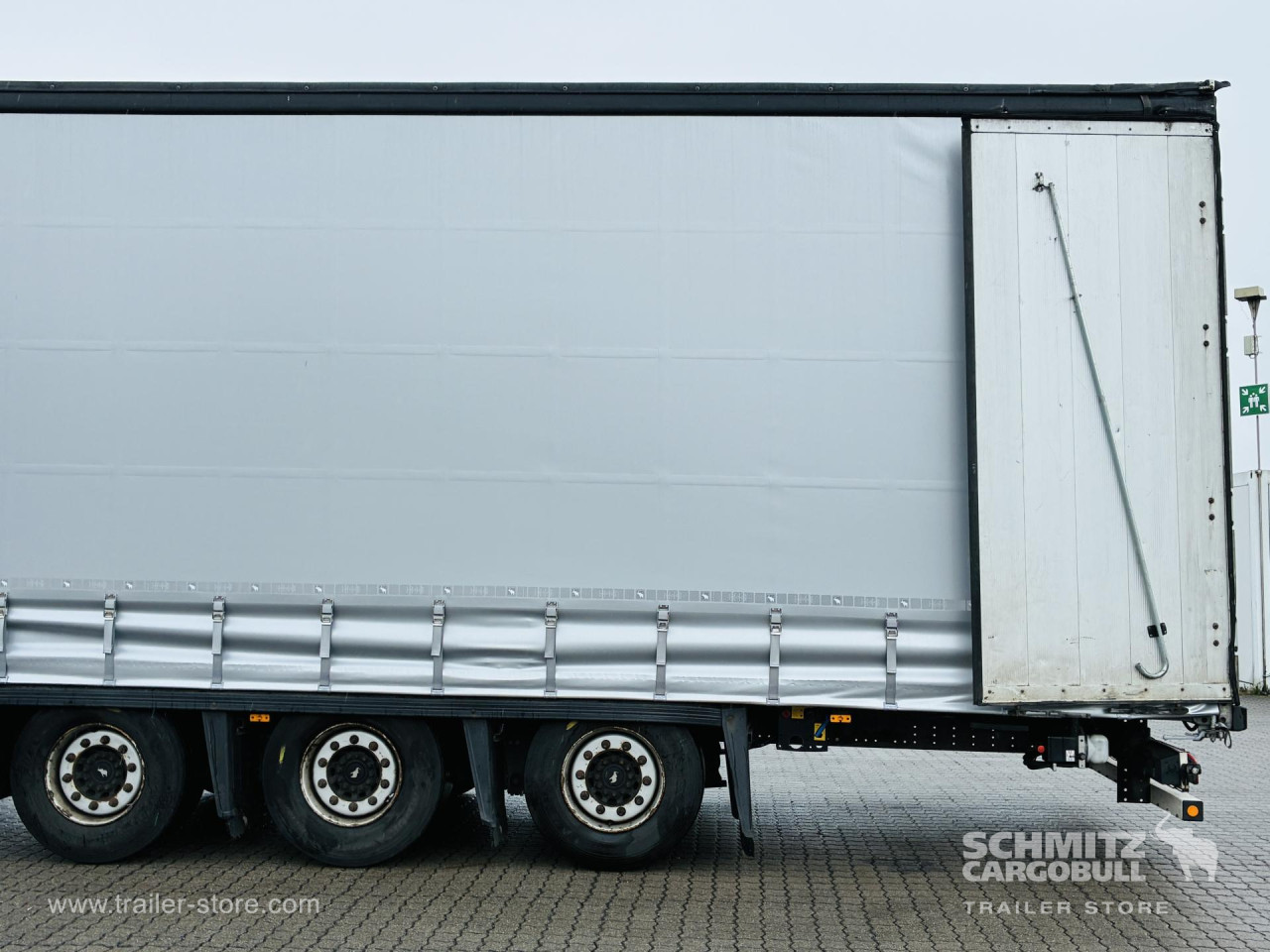 Schmitz Cargobull Curtainsider Mega Getränke 