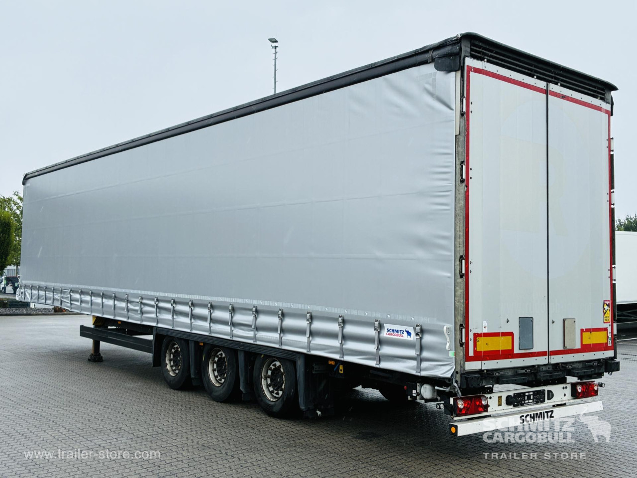 Schmitz Cargobull Curtainsider Mega Getränke 