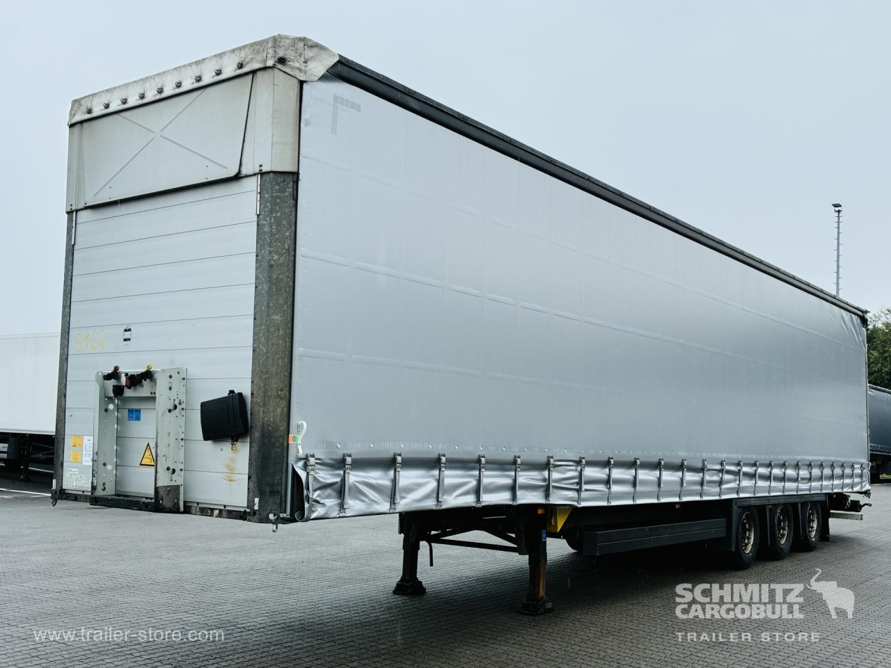 Schmitz Cargobull Curtainsider Mega Getränke 
