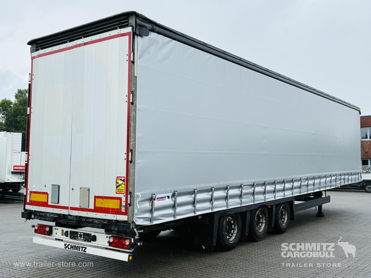 Schmitz Cargobull Curtainsider Mega Getränke 