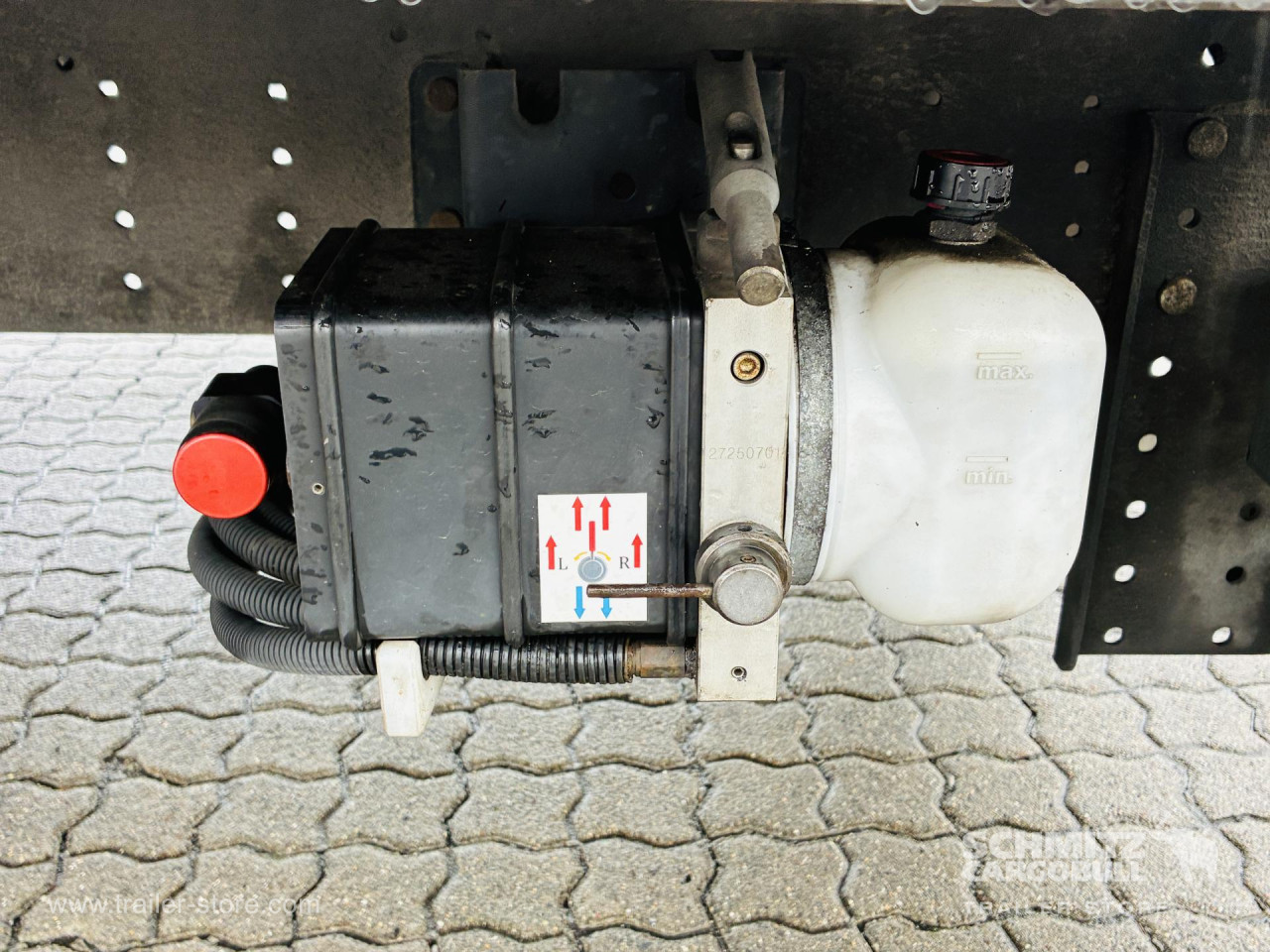 Schmitz Cargobull Curtainsider Mega Getränke 