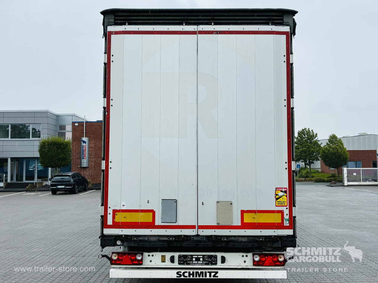 Schmitz Cargobull Curtainsider Mega Getränke 