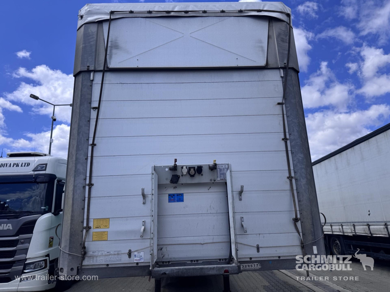 Schmitz Cargobull Curtainsider Mega 
