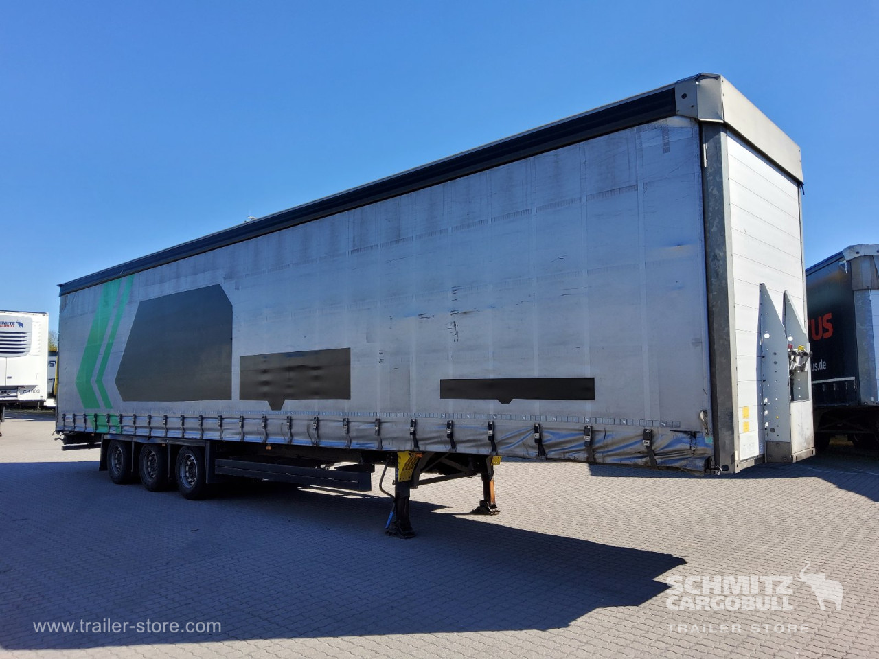 Schmitz Cargobull Curtainsider Mega Getränke 