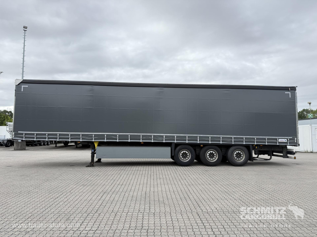 Schmitz Cargobull Curtainsider Standard Getränke 