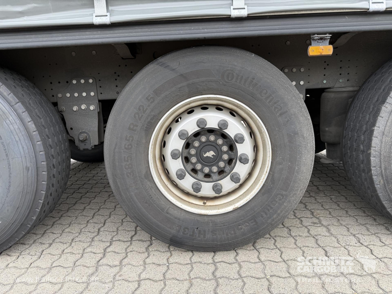 Schmitz Cargobull Curtainsider Standard Getränke 