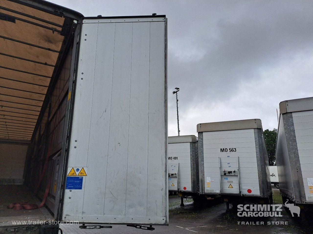Schmitz Cargobull Curtainsider Standard Getränke 