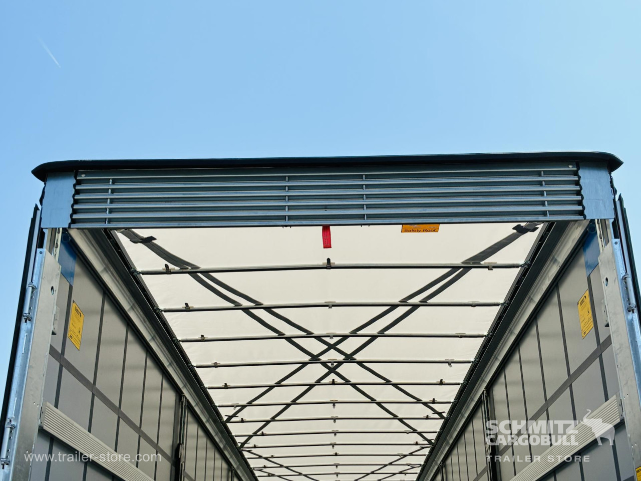 Schmitz Cargobull Curtainsider Mega Getränke 