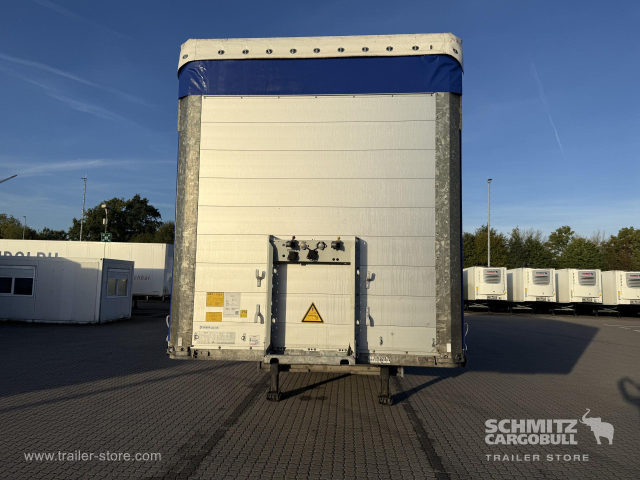 Schmitz Cargobull Curtainsider Standard Getränke 