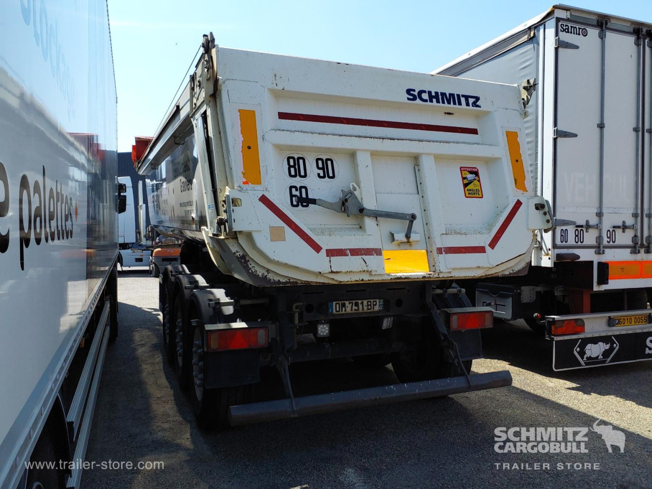 Schmitz Cargobull Semitrailer Tipper Steel half pipe body 26m³ 