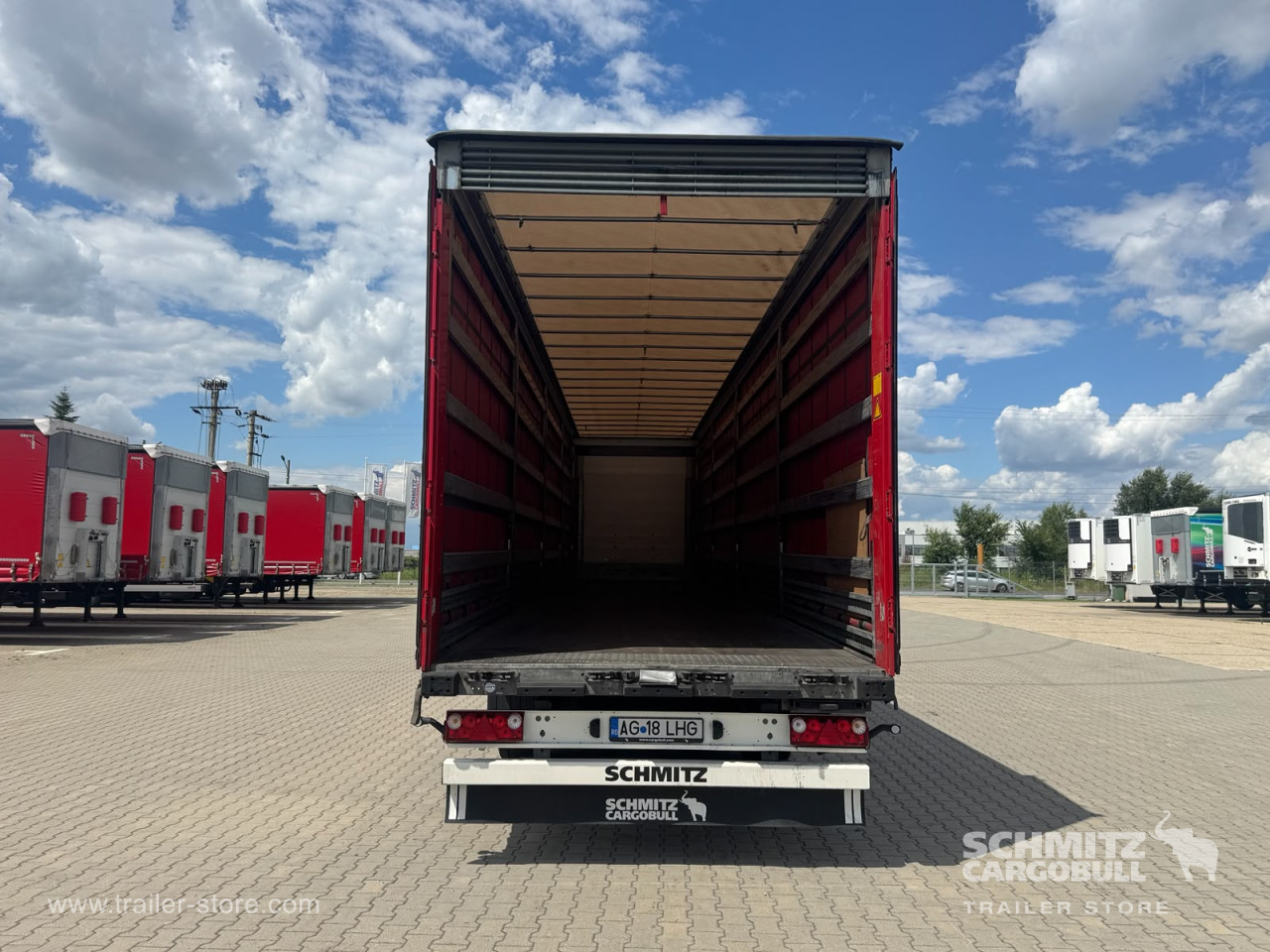 Schmitz Cargobull Curtainsider Mega 