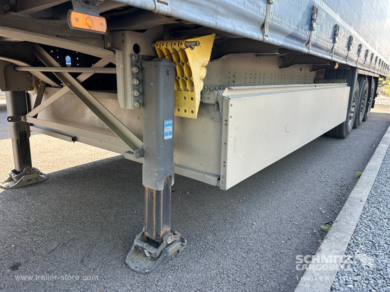 Schmitz Cargobull Semitrailer Curtainsider Standard Hayon 