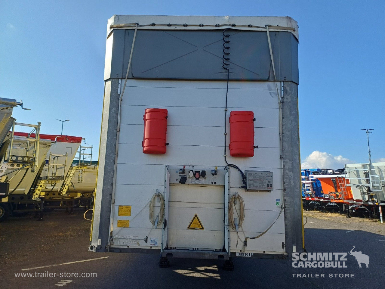 Schmitz Cargobull Curtainsider Mega 